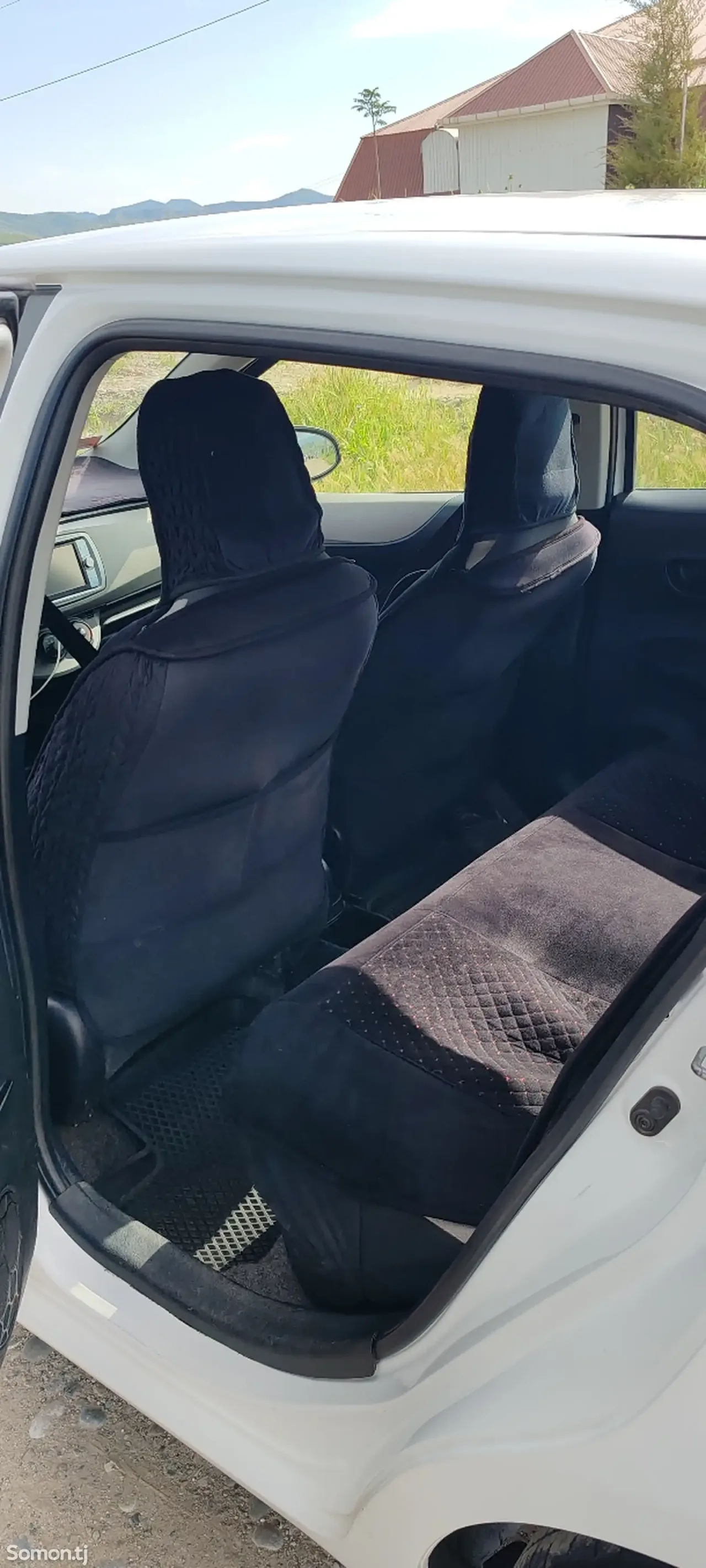 Toyota Vitz 2012 · 1.3 AT
