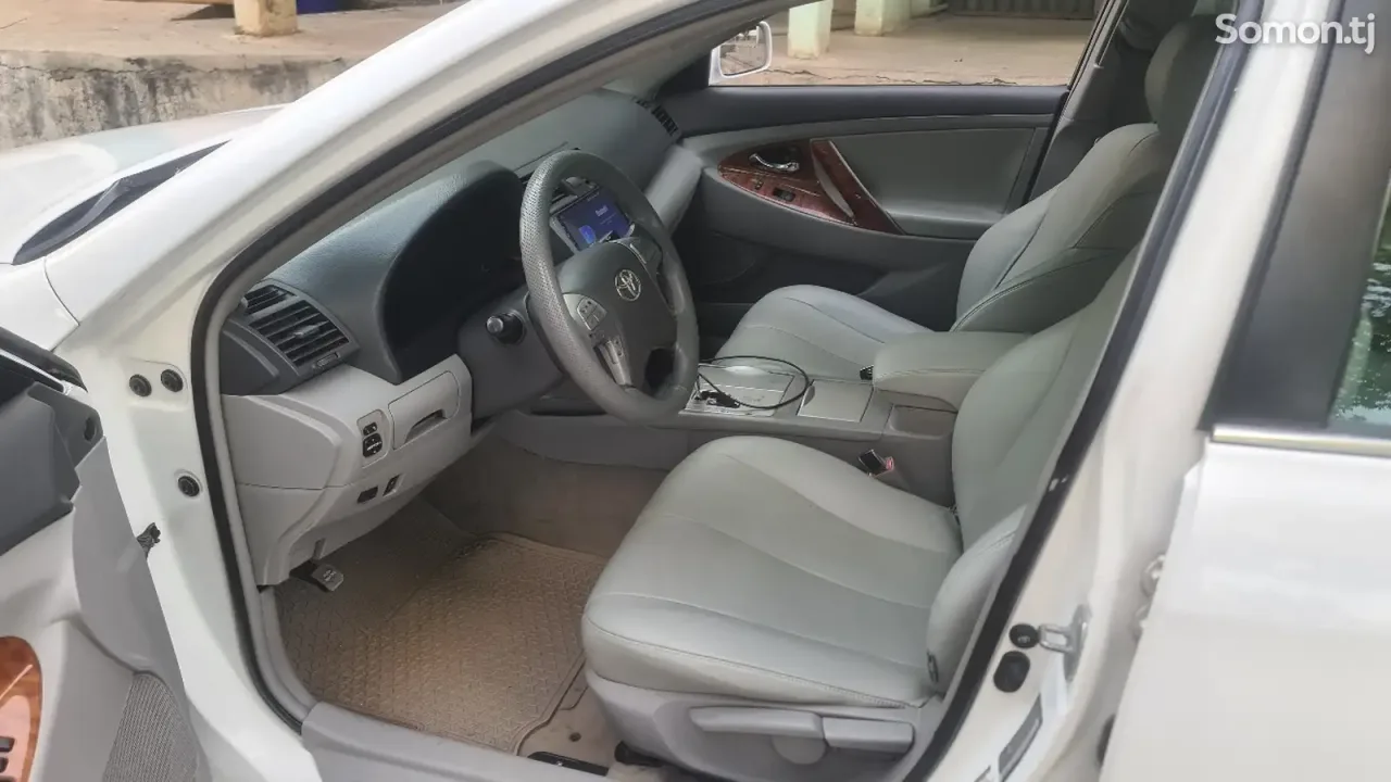 Toyota Camry 2010 · 2.5 AT
