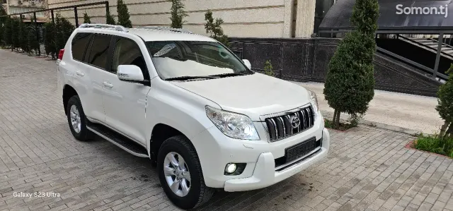 Toyota Land Cruiser Prado 2012 · 2.7 AT