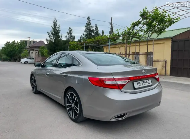 Hyundai Grandeur 2011 · 2.4 AT