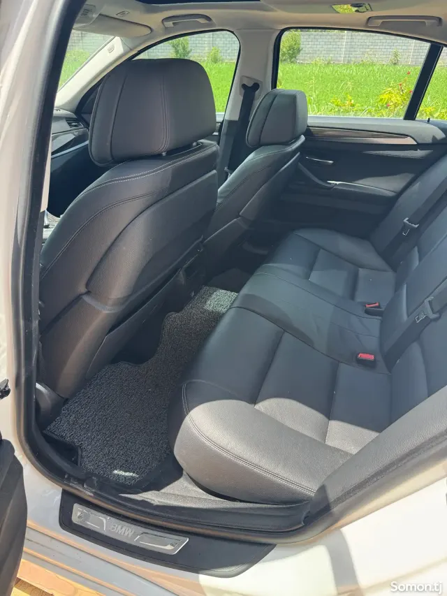 BMW 5 series 2016 · 2.0 AT