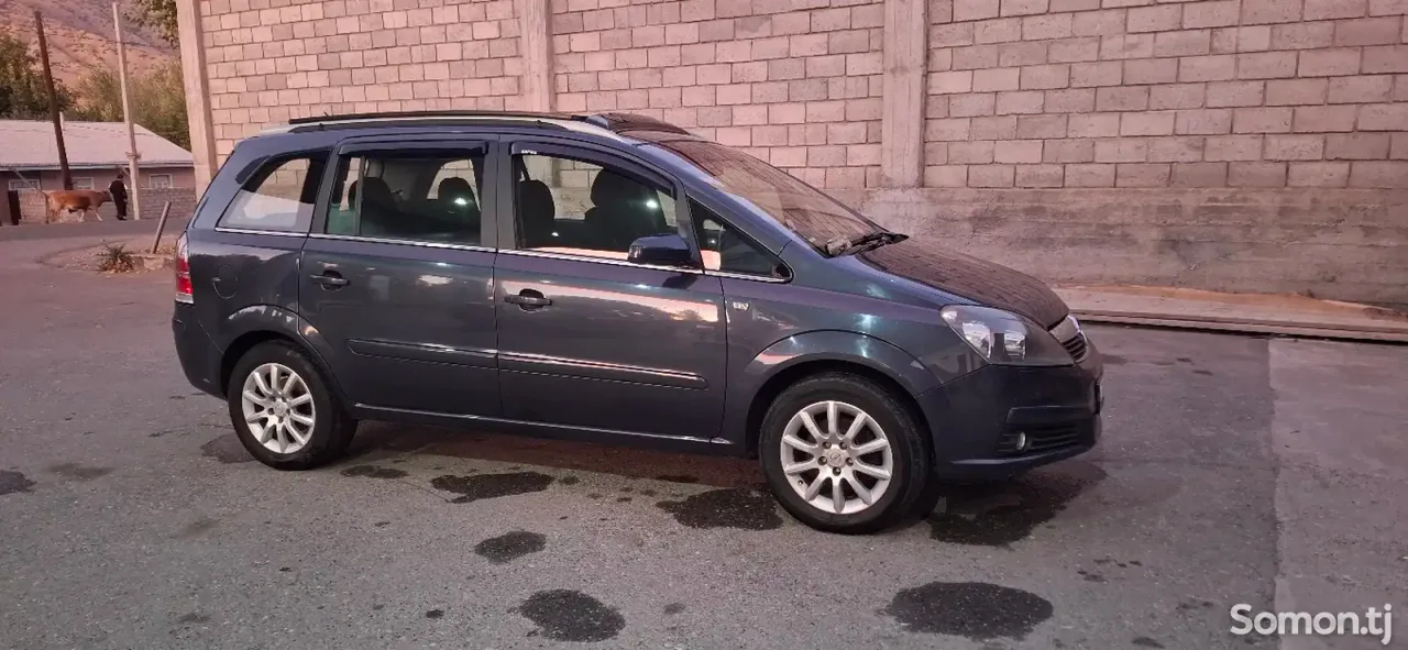 Opel Zafira 2006 · 1.8 MT