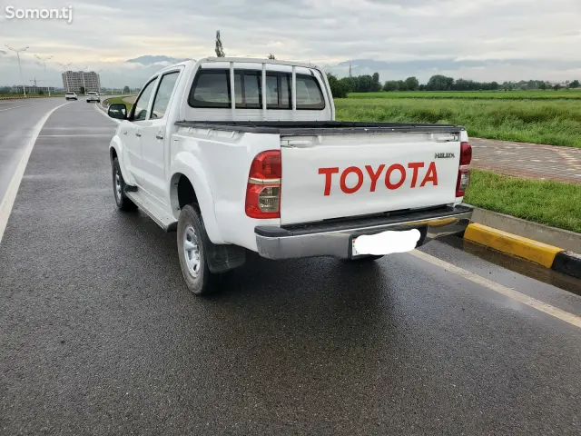 Toyota Hilux 2015 · 2.7 MT