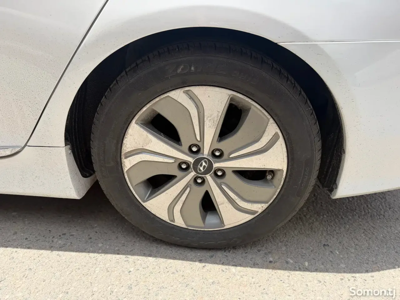 Hyundai Sonata 2013 · 2.4 AT