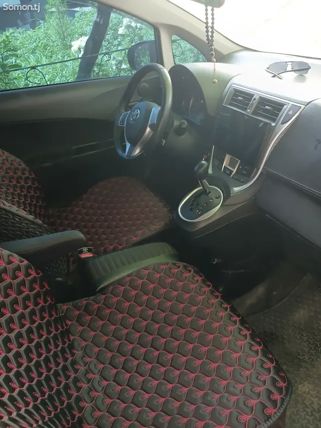 Toyota Ractis 2014 · 1.5 AT