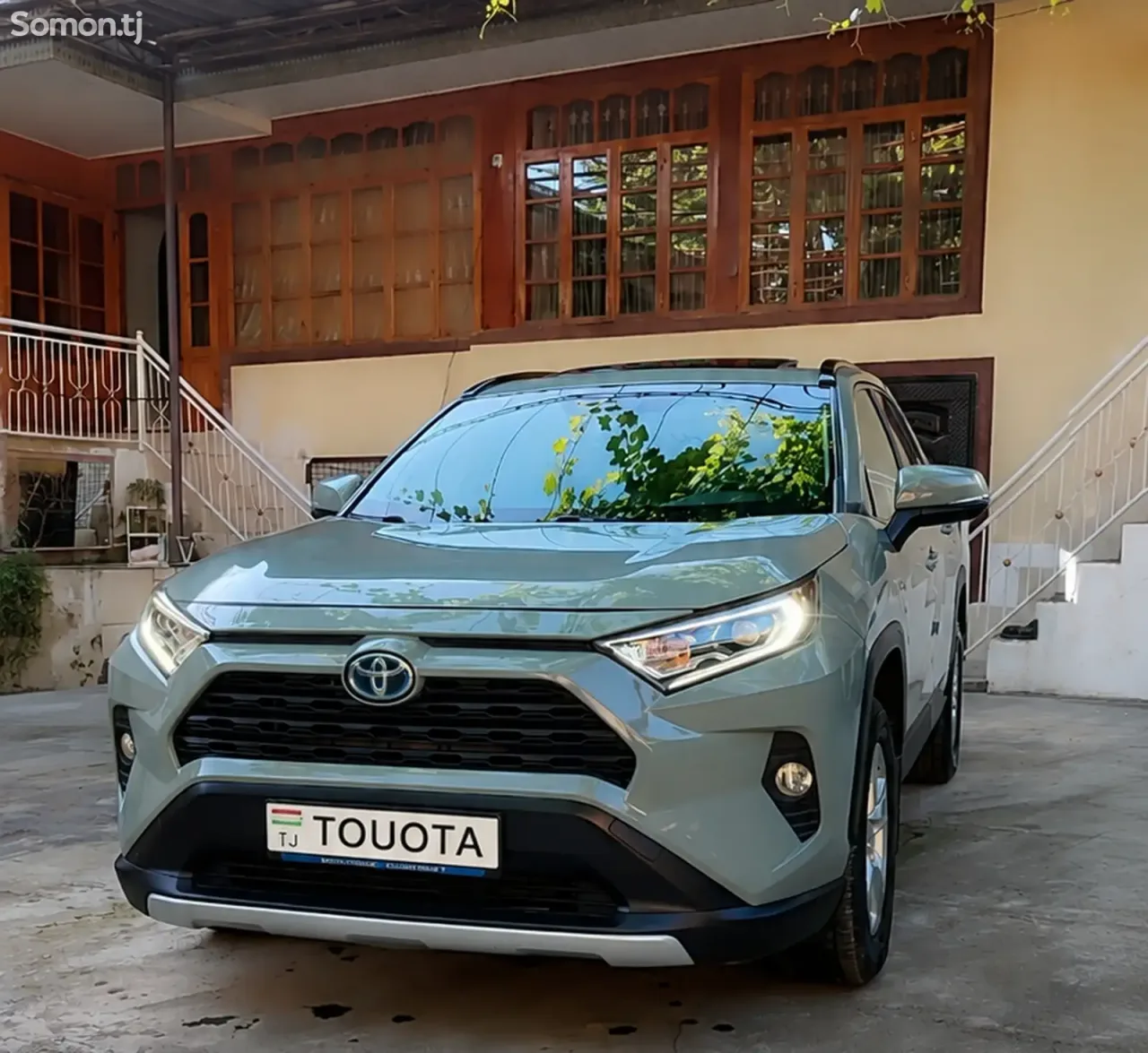 Toyota RAV 4 2022 · 2.5 AT