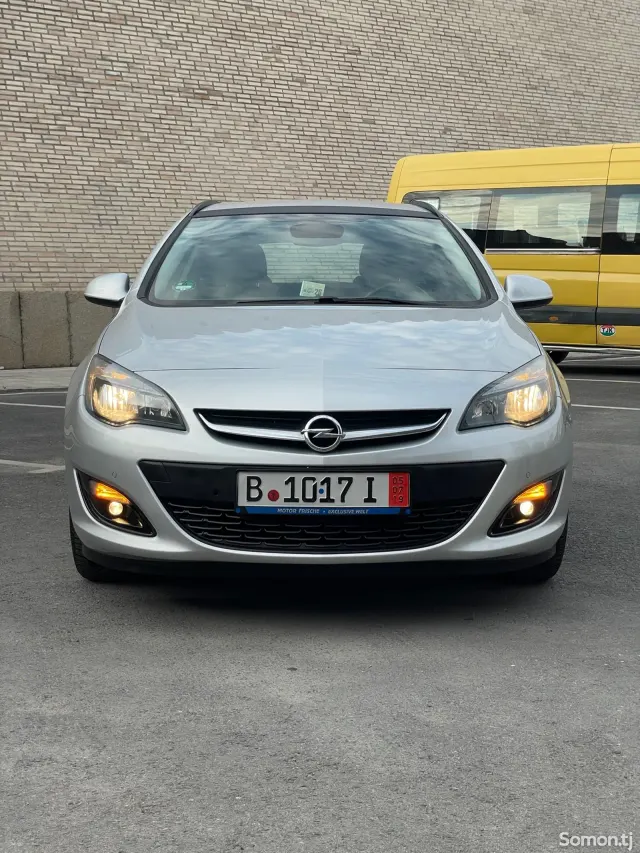 Opel Astra J 2014 · 1.7 MT
