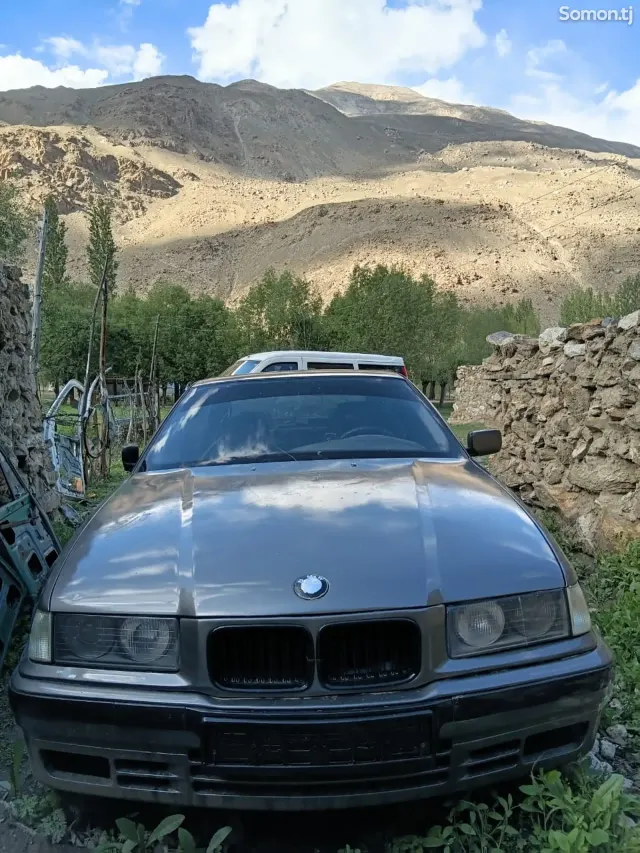 BMW 3 series 1993 · 1.6 MT