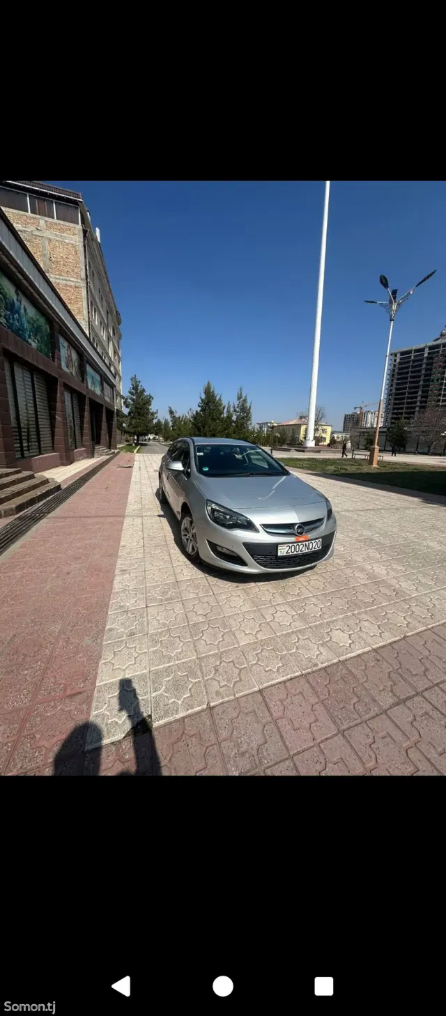 Opel Astra J 2014 · 1.4 MT