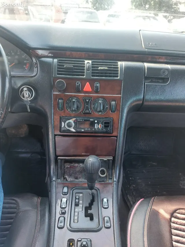 Mercedes-Benz E class 1998 · 2.0 AT