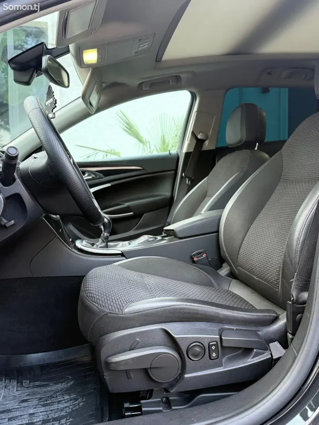 Opel Insignia 2015 · 2.2 MT
