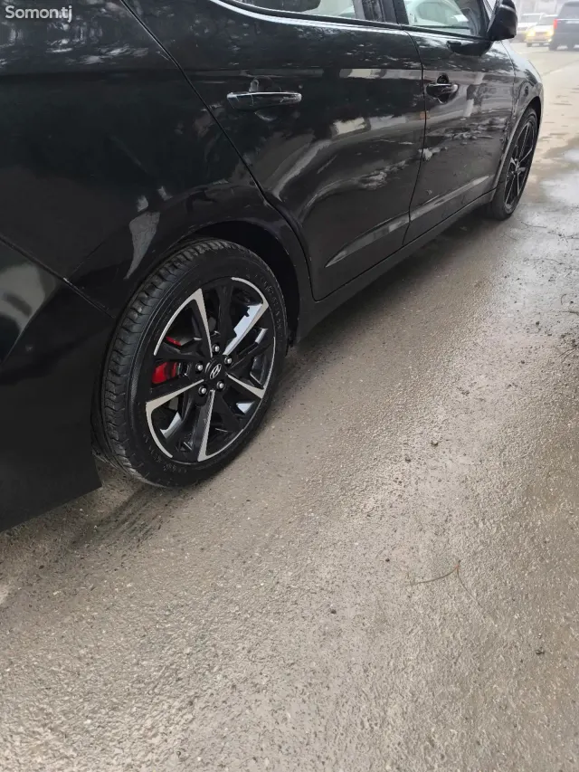 Hyundai Avante 2016 · 1.6 AT
