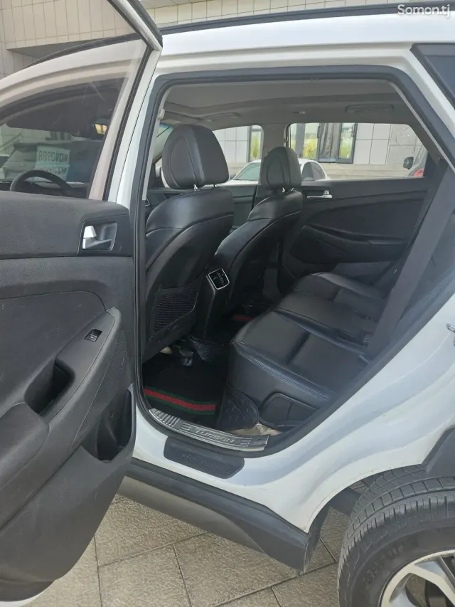 Hyundai Tucson 2016 · 1.6 AT