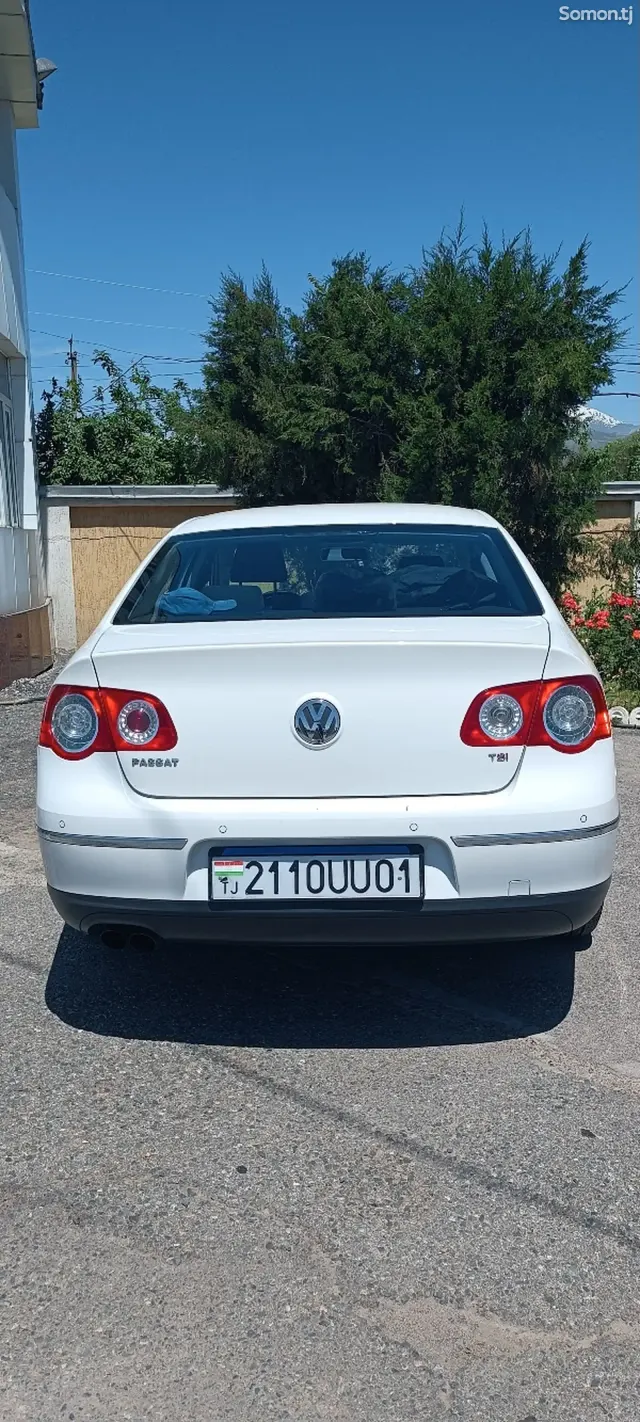 Volkswagen Passat 2010 · 2.0 AT