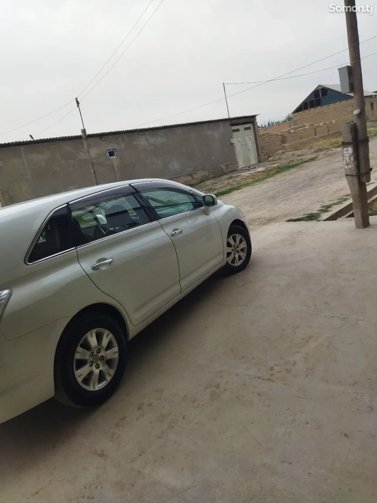 Toyota Mark X ZiO 2010 · 2.4 AT