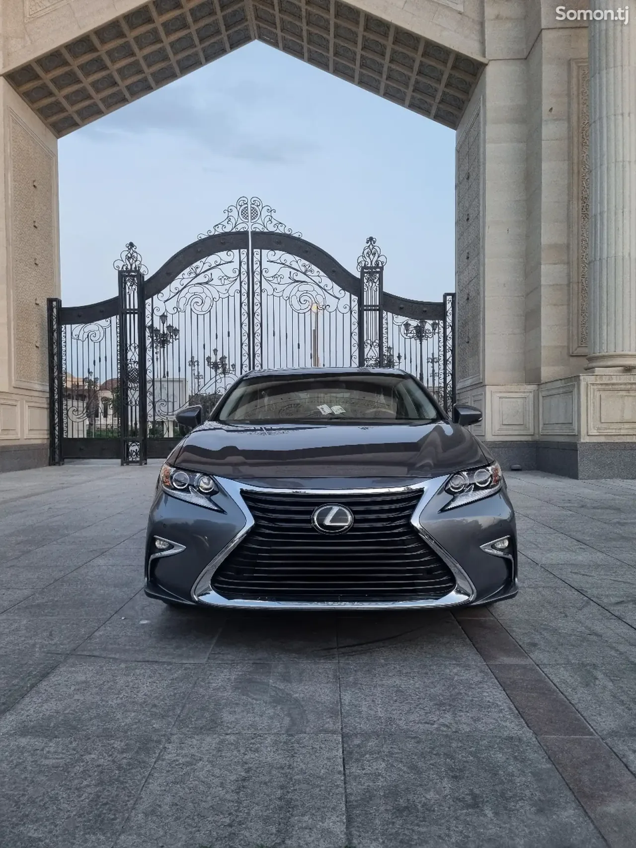 Lexus ES series 2014 · 2.5 AT