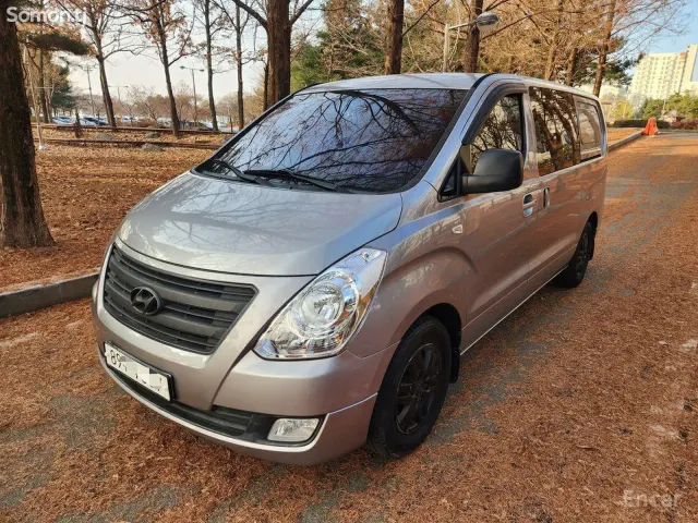 Hyundai Staria 2015 · 2.5 AT
