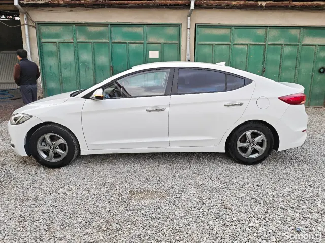 Hyundai Avante 2016 · 1.6 AT