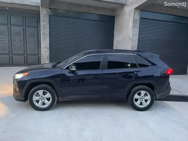 Toyota RAV 4 2022 · 2.5 AT