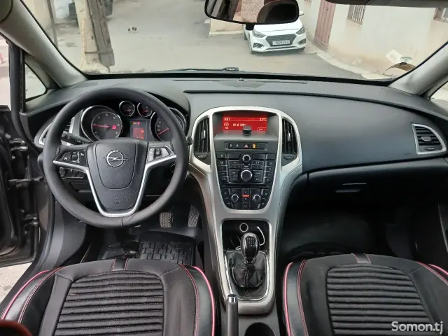 Opel Astra J 2011 · 1.7 MT