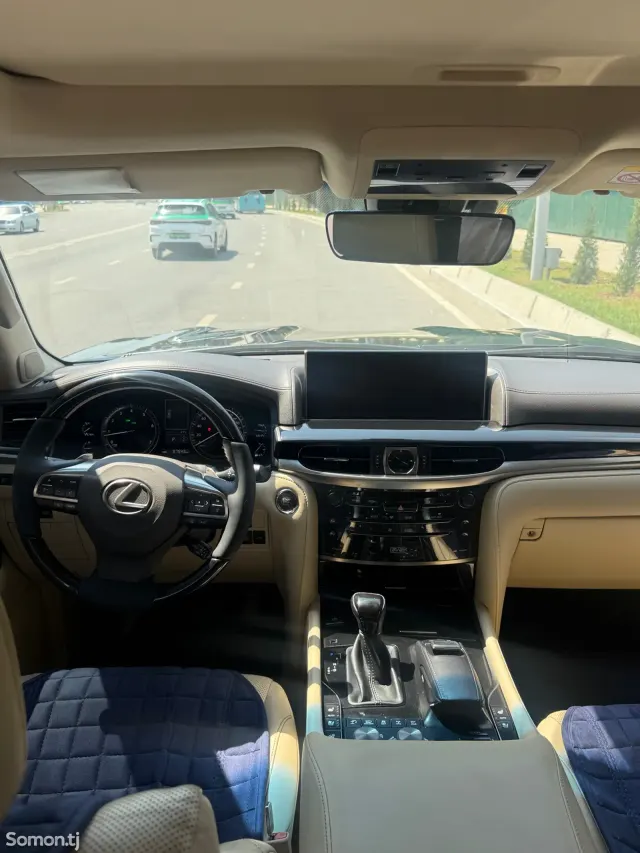 Lexus LX series 2017 · 5.7 AT