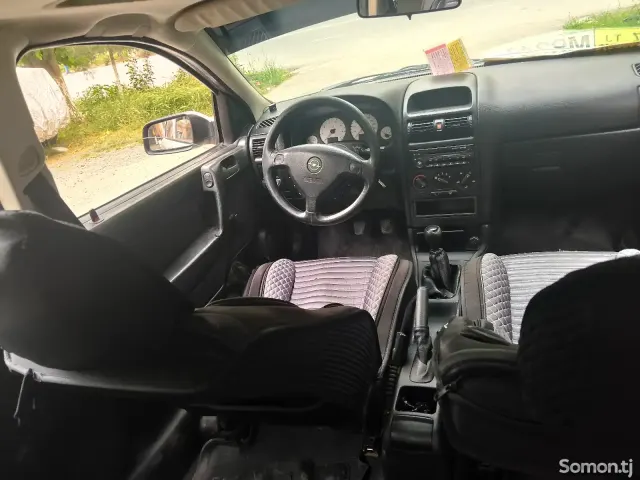 Opel Astra G 1998 · 1.6 MT