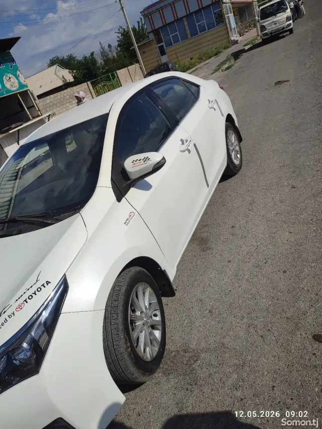 Toyota Corolla 2014 · 1.8 AT