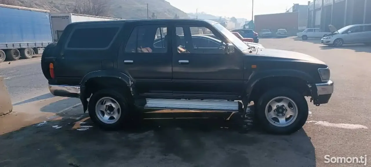 Toyota Hilux Surf 1992 · 2.3 MT