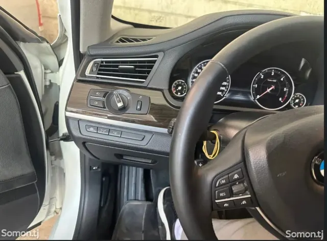 BMW 7 series 2015 · 4.0 AT