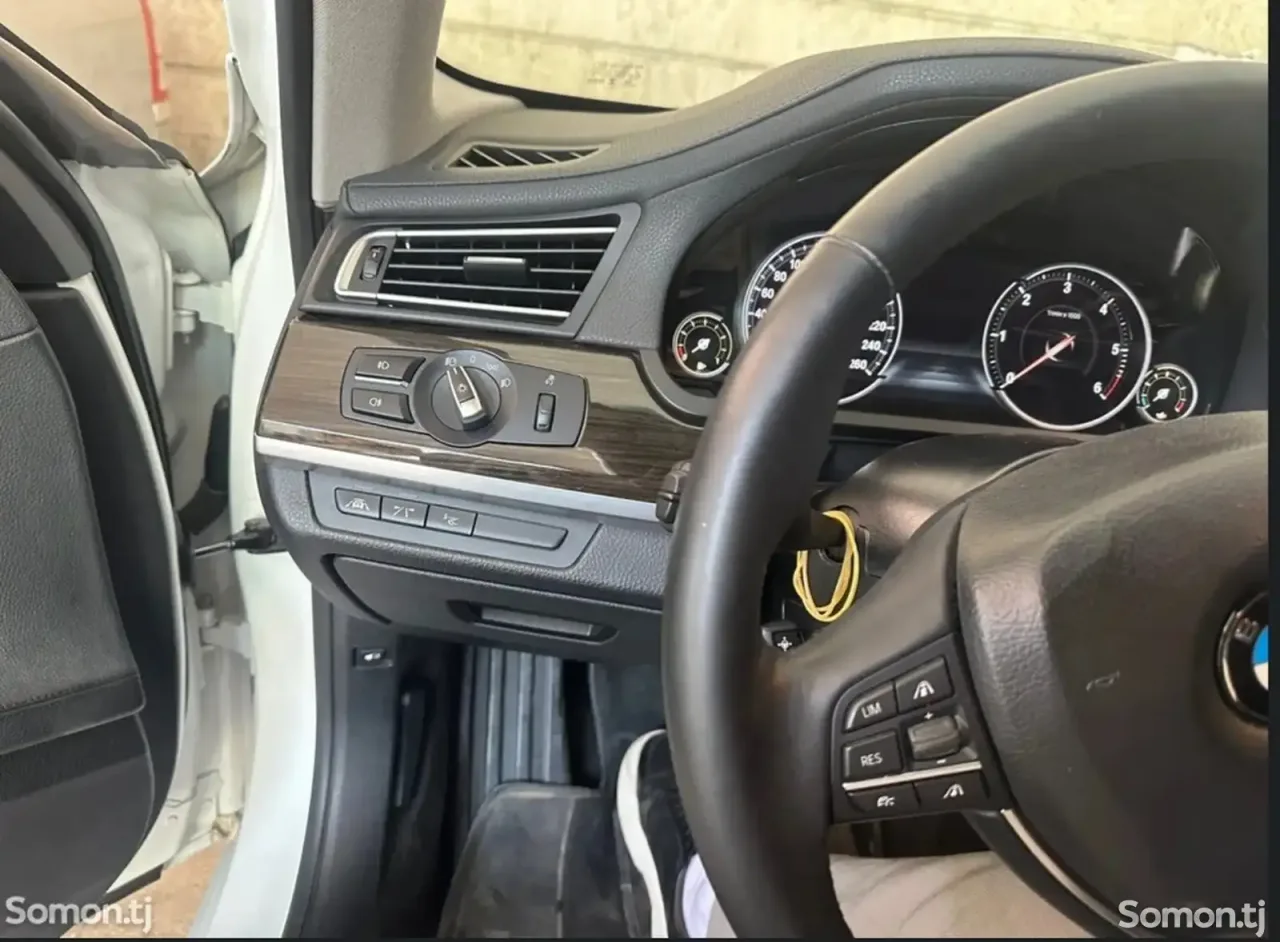 BMW 7 series 2015 · 4.0 AT