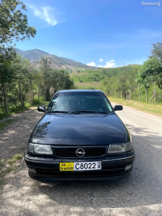 Opel Astra F 1995 · 1.6 MT