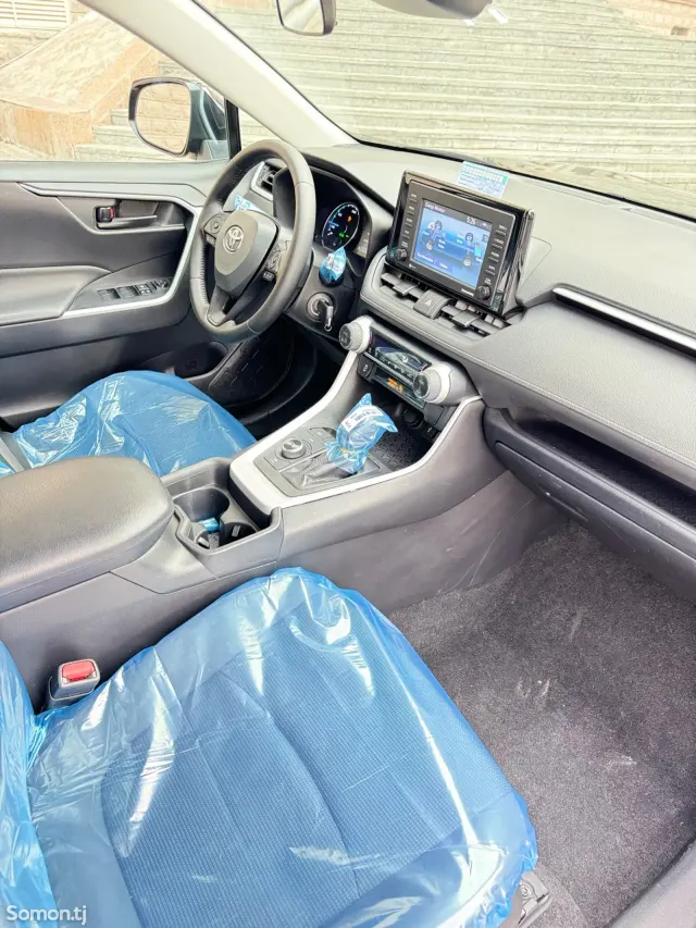Toyota RAV 4 2021 · 2.5 AT