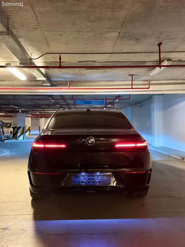 BMW 7 series 2023 · 4.0 AT