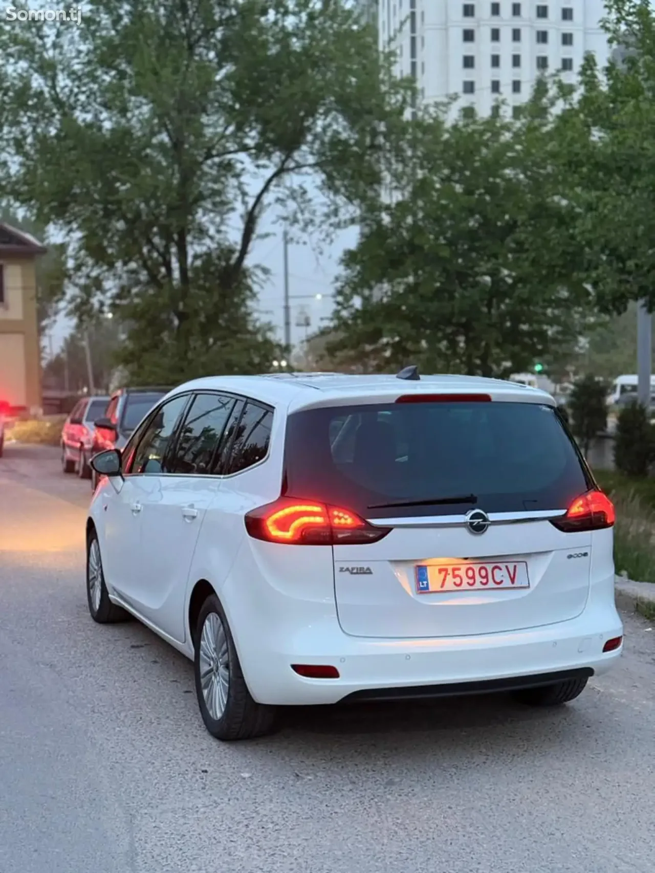 Opel Zafira 2017 · 2.0 MT