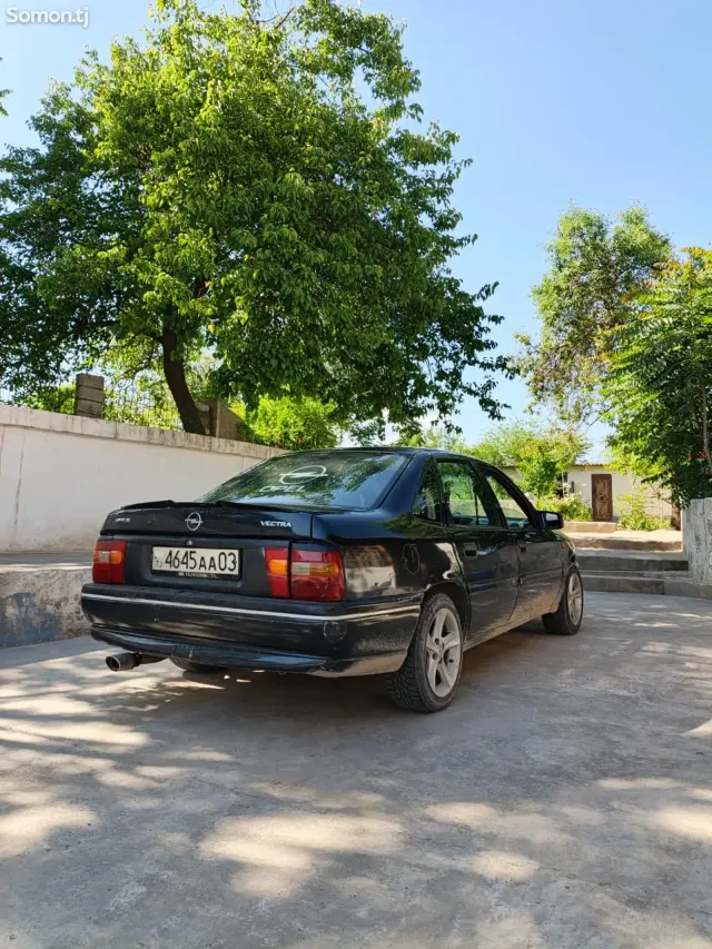 Opel Vectra A 1993 · 1.8 MT