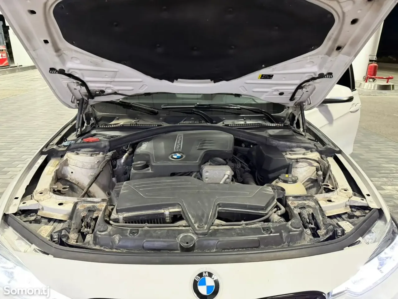 BMW 3 series 2017 · 2.0 AT