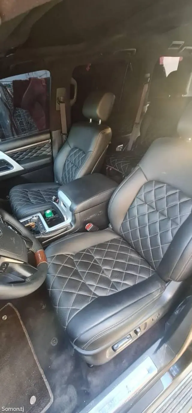 Toyota Land Cruiser 2017 · 4.4 AT