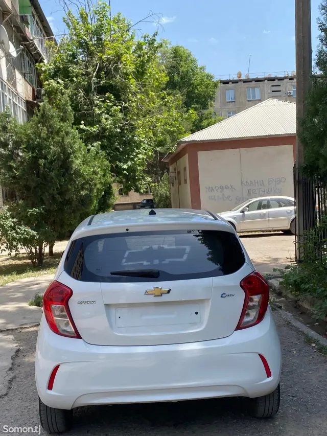 Chevrolet Spark 2017 · 1.1 AT