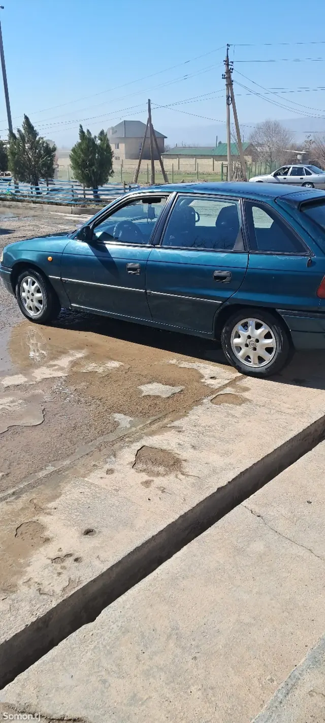 Opel Astra F 1997 · 1.6 MT