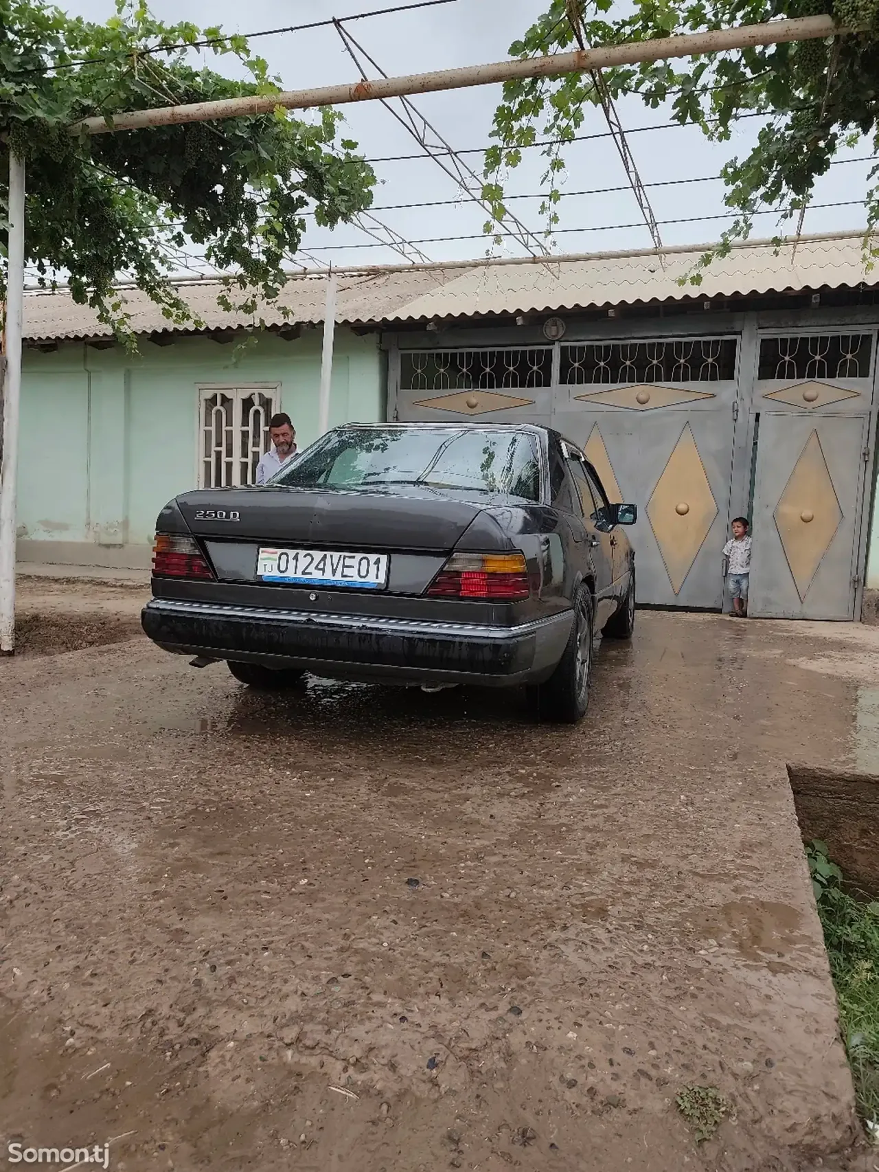 Mercedes-Benz W124 1990 · 2.5 MT