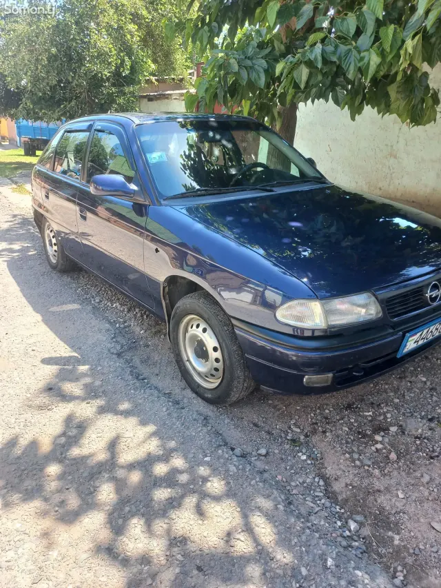 Opel Astra F 1998 · 1.6 MT