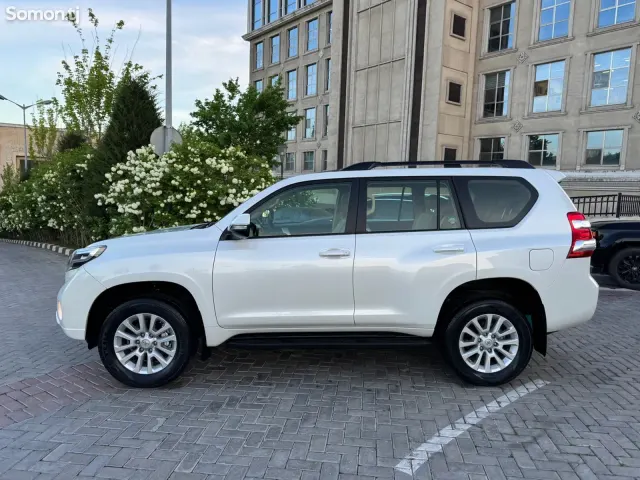 Toyota Land Cruiser Prado 2017 · 4.0 AT