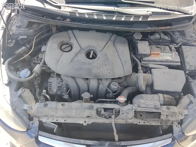 Hyundai Elantra 2015 · 1.8 AT