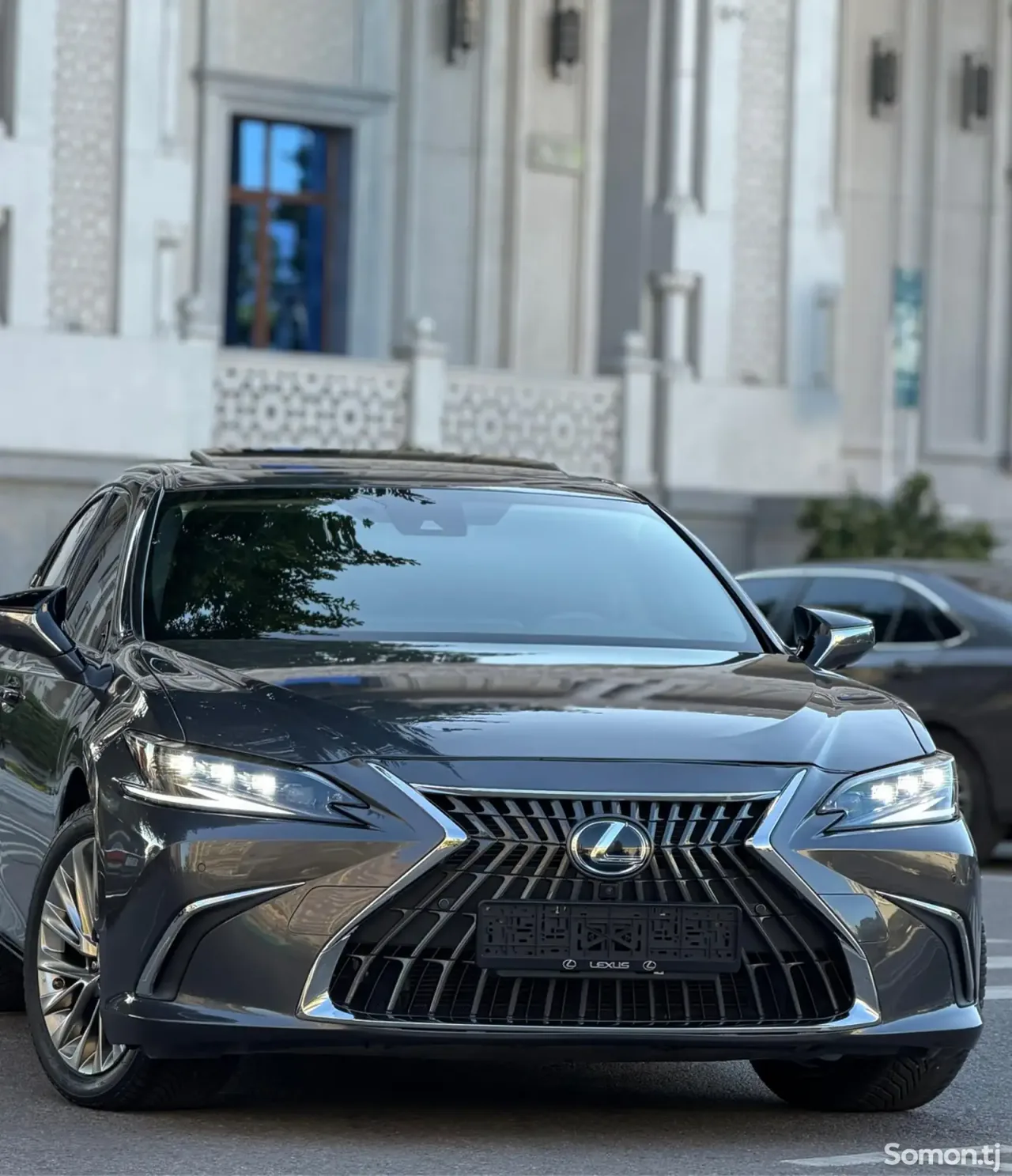 Lexus ES series 2022 · 2.5 AT