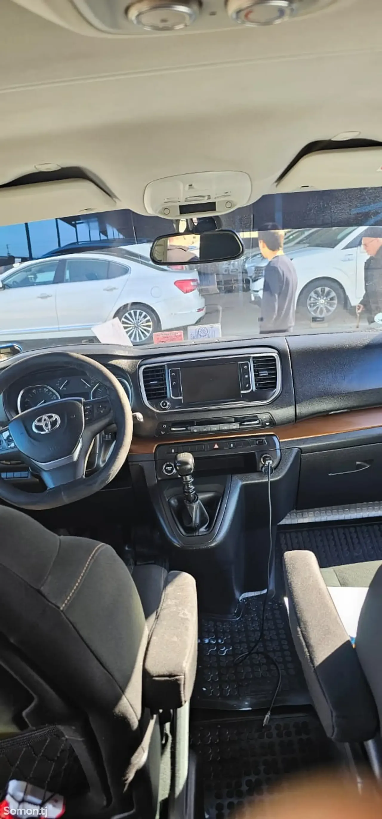 Toyota Verso 2017 · 2.0 MT