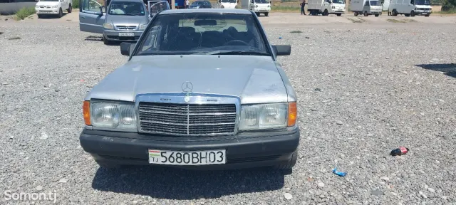 Mercedes-Benz W201 1990 · 2.0 MT
