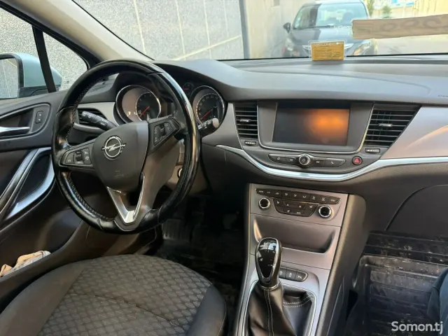 Opel Astra K 2016 · 1.1 MT
