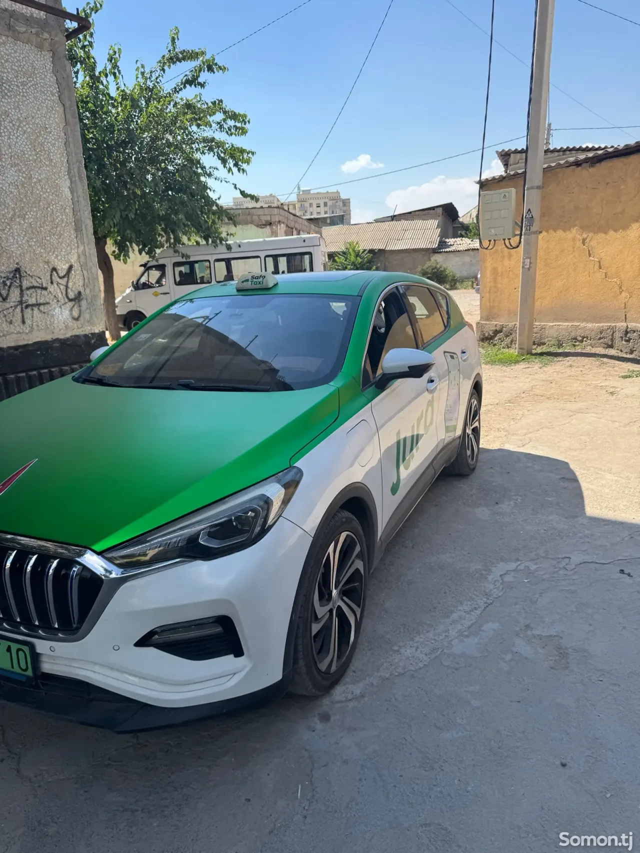 Hongqi E-HS3 2019 · AT