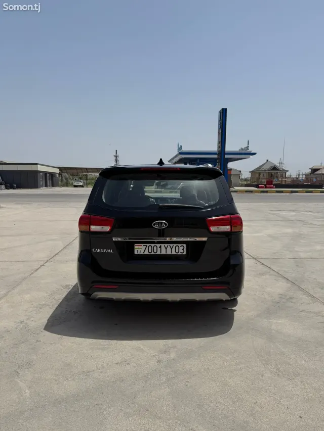 Kia Carnival 2014 · 2.2 AT