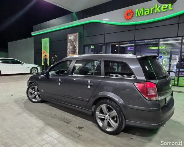 Opel Astra H 2009 · 1.6 MT